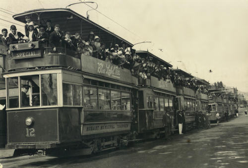 crowded_trams.jpg